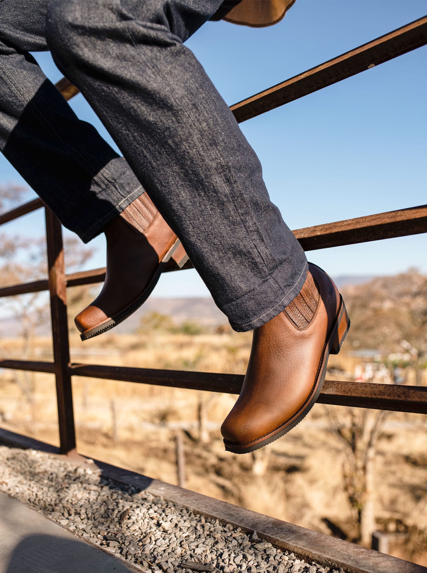 Botín Charro Trompa de Puerco con Suela Antiderrapante Bull Fight Ocre Estilo 3603